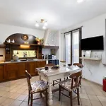 La Dimora Nel Roero Con Patio شقة