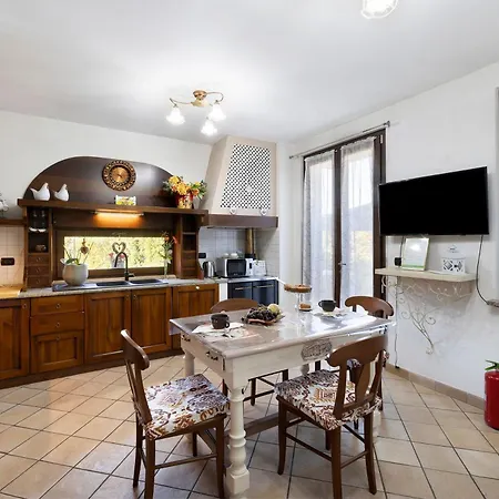 La Dimora Nel Roero Con Patio Appartement