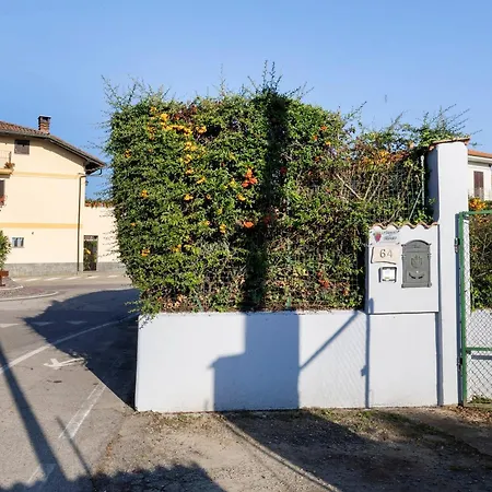 La Dimora Nel Roero Con Patio 아파트 *